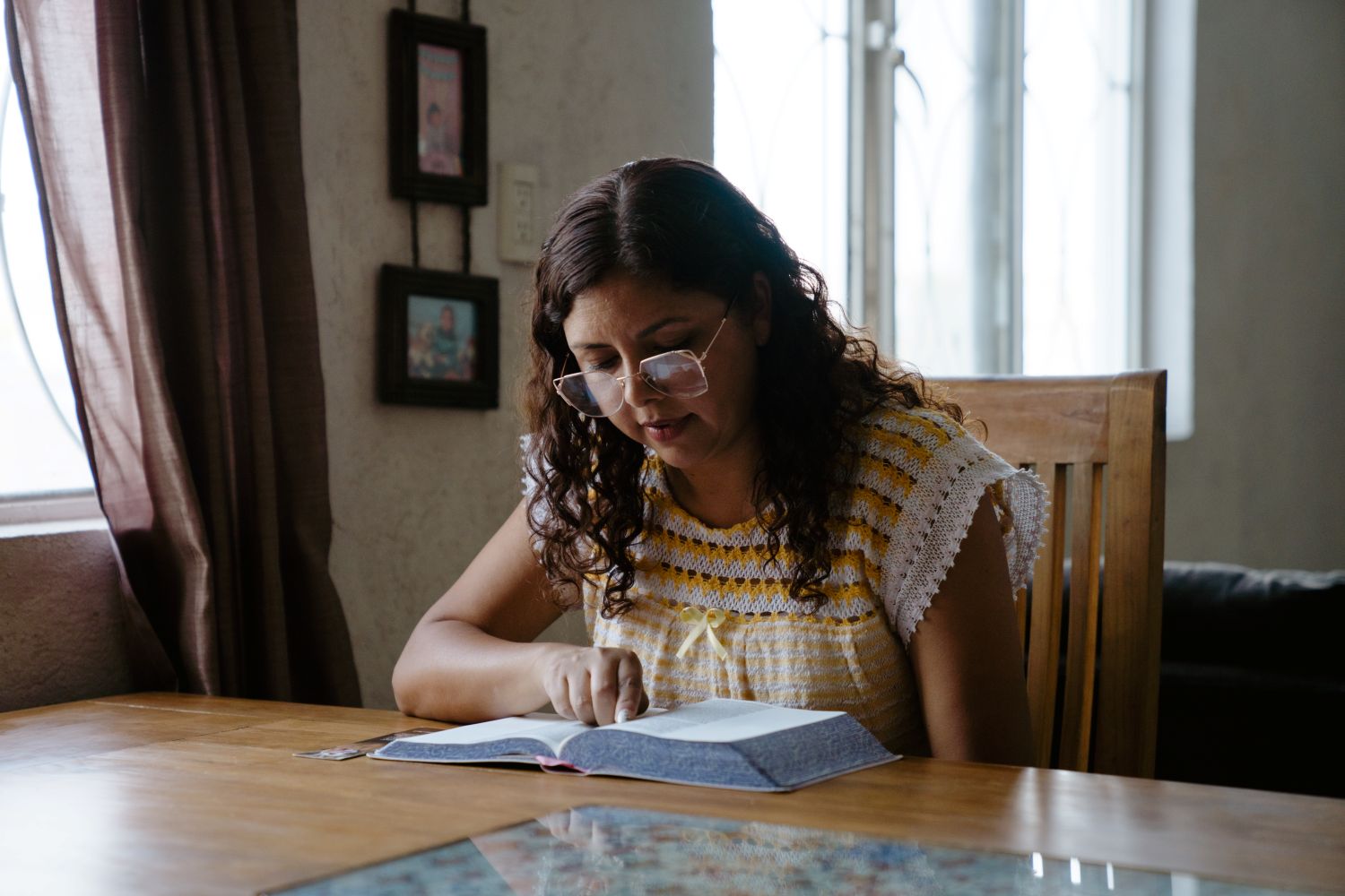 Beatriz reading her Bible