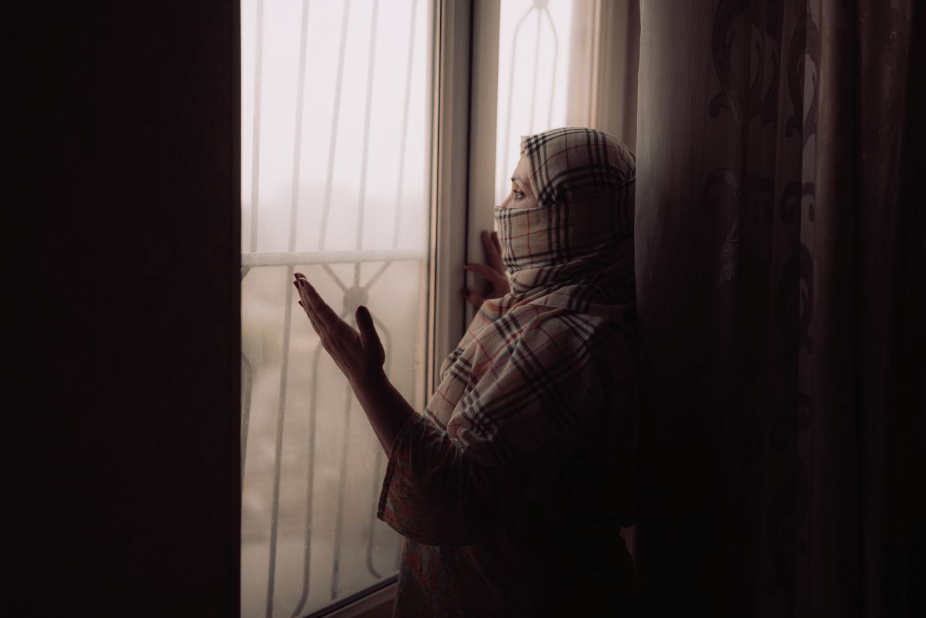 Zakie is standing at the window